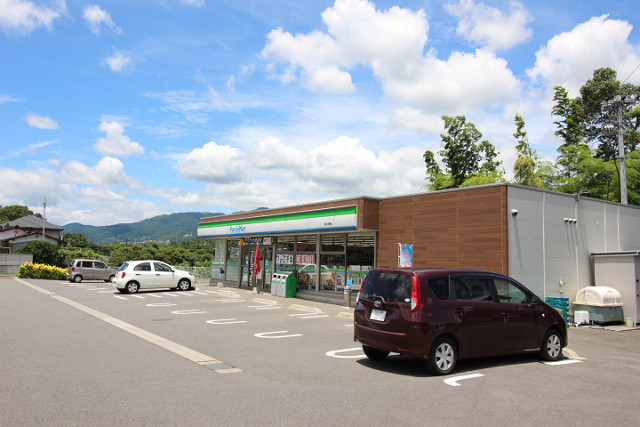 ファミリーマート日出川崎店