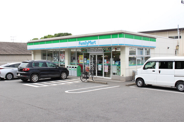 ファミリーマート三川店