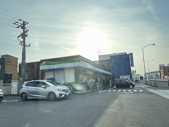 ファミリーマート大分南津留店