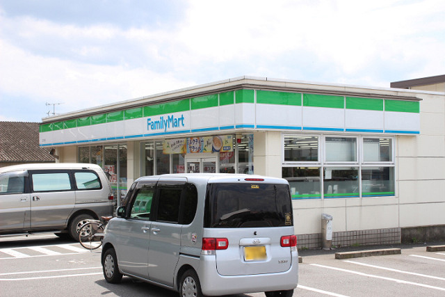 ファミリーマート 三川店