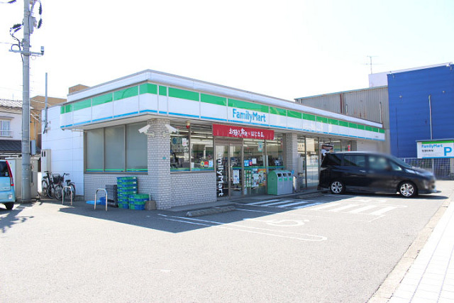 ファミリーマート 大分南津留店