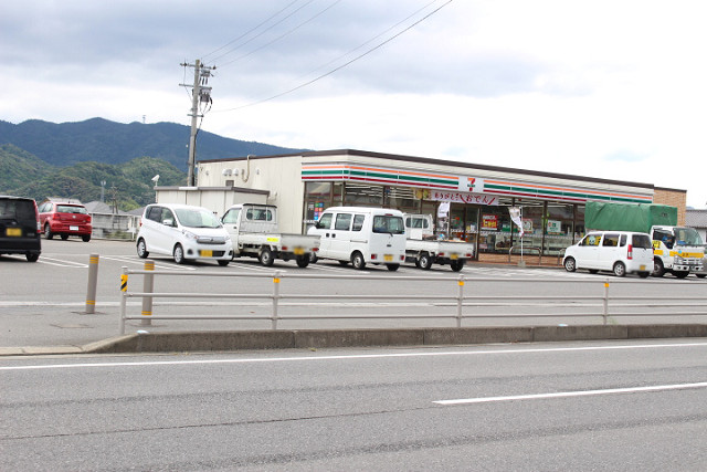 セブン-イレブン大分松岡店