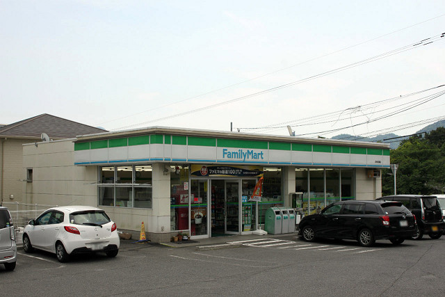ファミリーマート別府荘園店