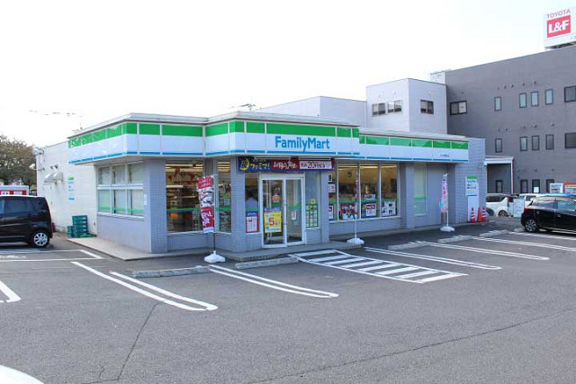 ファミリーマート 大分花高松店