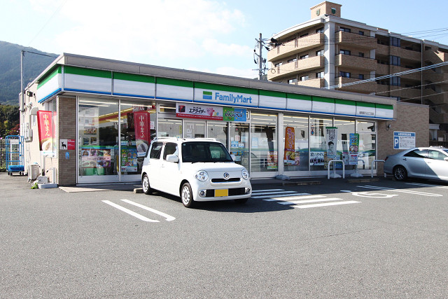 ファミリーマート 福岡南片江三丁目店