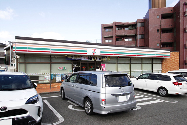 セブンイレブン福岡高宮西店