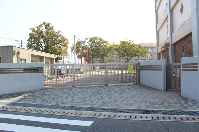 大分市立鶴崎小学校
