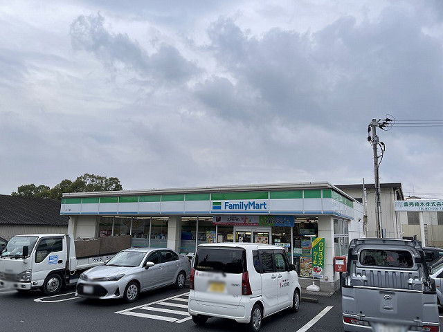 ファミリーマート 三川店