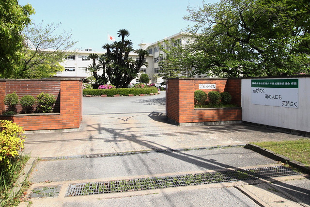 福岡市立箱崎中学校