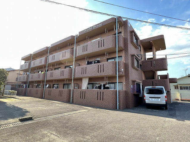 フィールドハウス