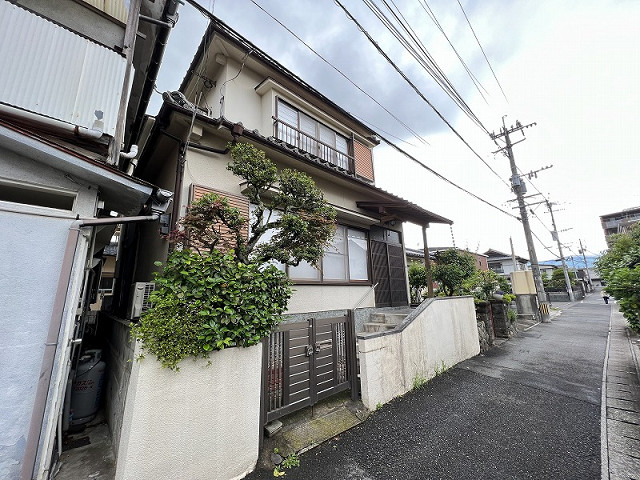 亀川中央町戸建て