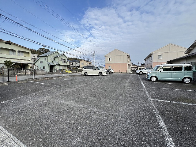 亀川浜田町月極駐車場