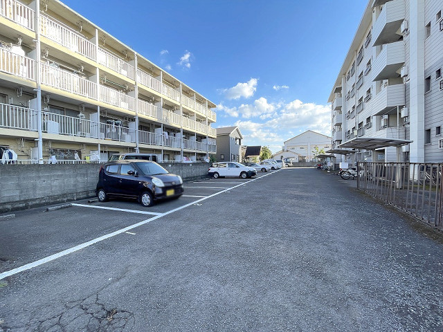 ハイツ松山月極駐車場