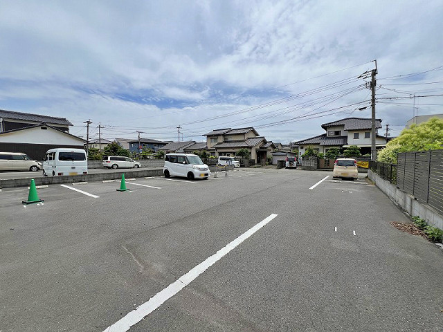 乙津港町2丁目植木駐車場