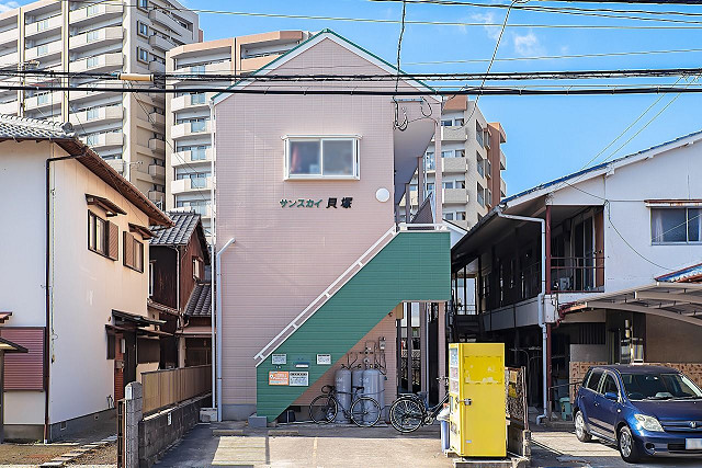 サンスカイ貝塚駅前