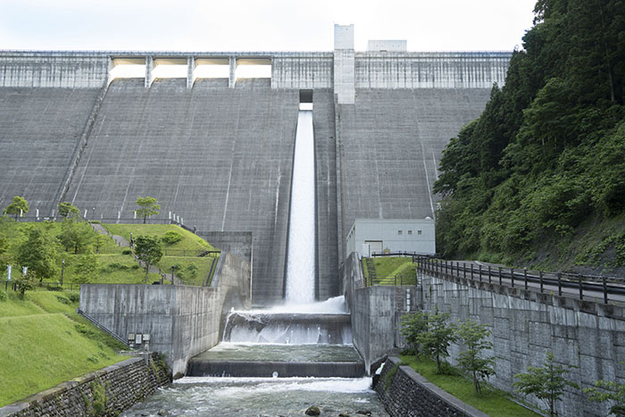 大山ダム外観