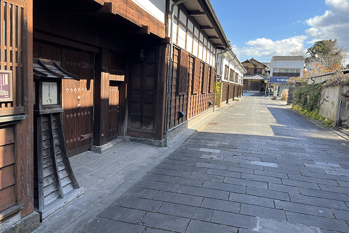 城下町・臼杵の「二王座の坂」を歩きながら「雛めぐり」を楽しむ｜大分