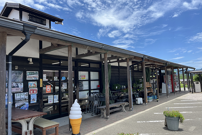 地元の特産品が満載の「道の駅 竹田」と、歴史と自然が調和する「城原神社」へ