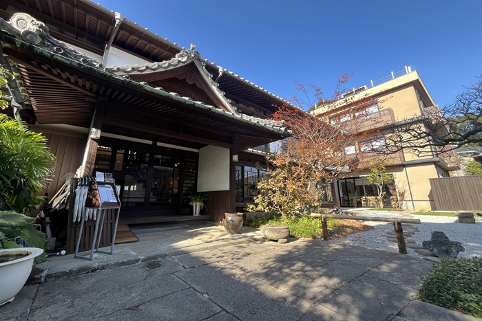 鉄輪の温泉の恵みを感じながら「冨士屋ホテル」で、心身をチャージ