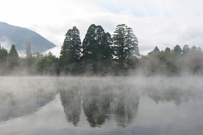 湯布院の自然に抱かれた名寺と、日帰り温泉の新スポット
